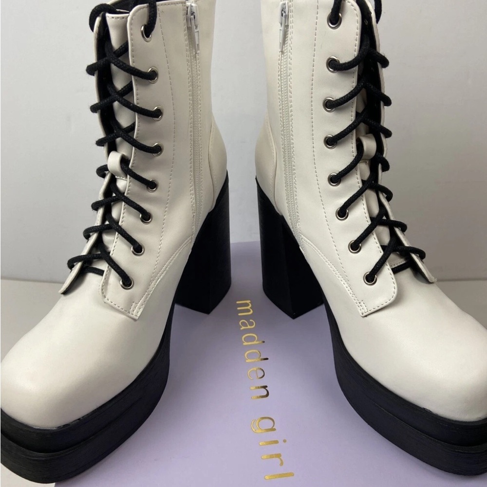 Madden Girl Stylish White Lace-Up Women's Boots- size 7.5 - Picture 6 of 6